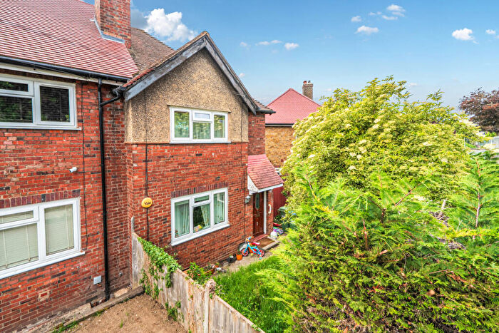 3 Bedroom End Of Terrace House For Sale In Middle Park Avenue, London, SE9