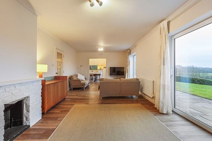 4 Bedroom Detached House For Sale In Midhurst Road, Haslemere, GU27