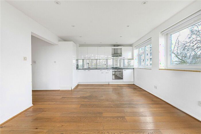 2 Bedroom Flat For Sale In Fitzhugh Grove, London, SW18