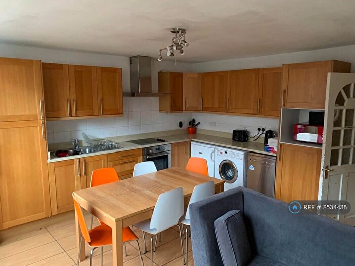 4 Bedroom Flat To Rent In Crondall Street, London, N1