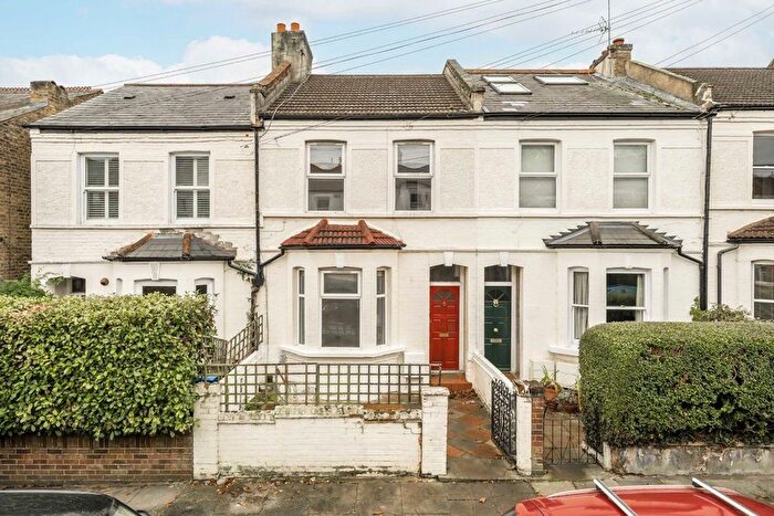 4 Bedroom Flat To Rent In Cowdrey Road, London, SW19