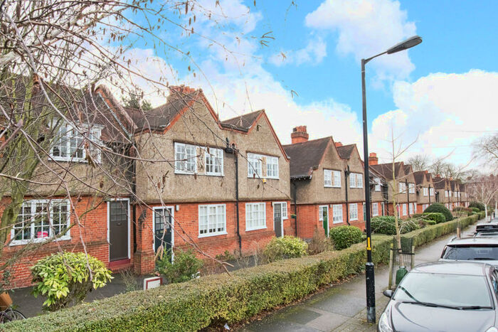 3 Bedroom Cottage To Rent In Dekker Road, Dulwich, London, SE21