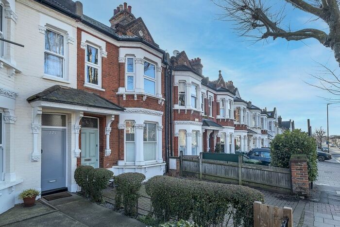 2 Bedroom Maisonette To Rent In Earlsfield Road, London, SW18