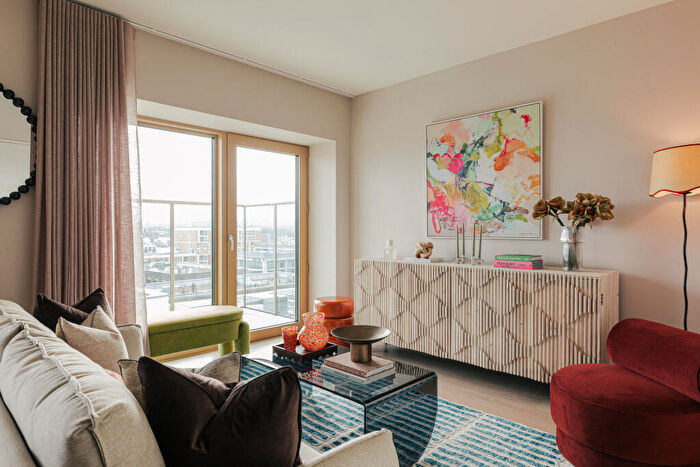 2 Bedroom Apartment For Sale In Starboard Way, London, E16