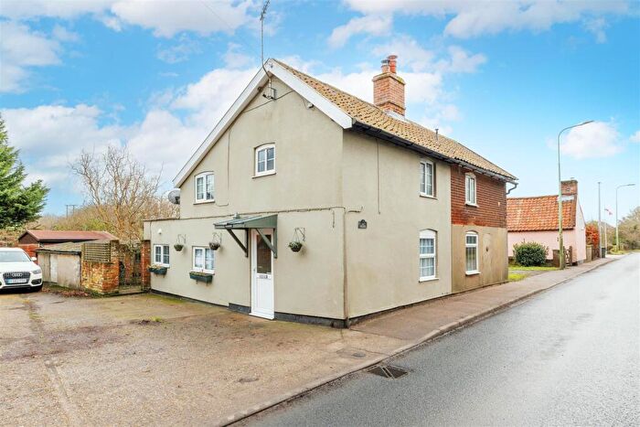 2 Bedroom Semi Detached House For Sale In Norwich Road, Halesworth, IP19