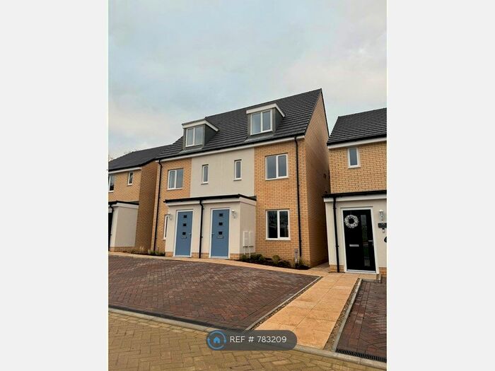 3 Bedroom Semi-Detached House To Rent In Burnet Road, Dereham, NR19