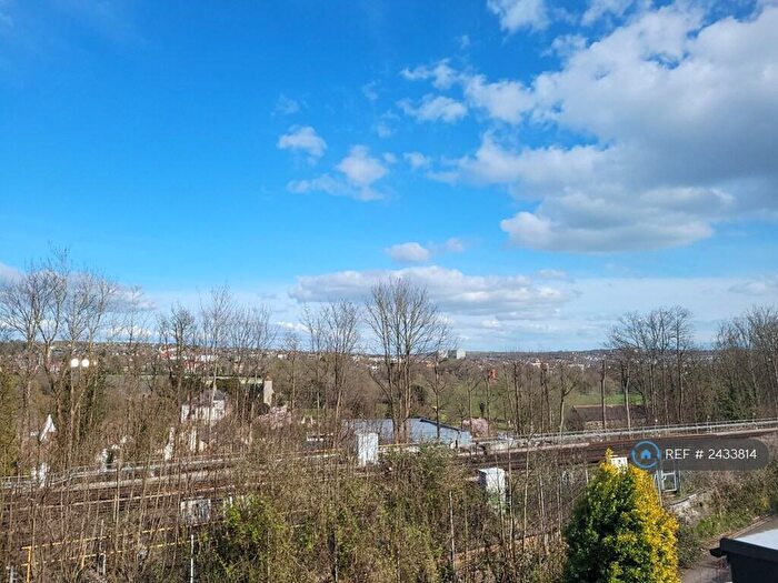 2 Bedroom Flat To Rent In Millers Road, Brighton, BN1