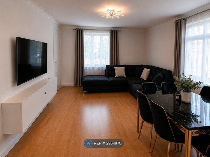 2 Bedroom Flat To Rent In Eynsham Drive, London, SE2