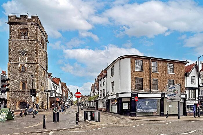 2 Bedroom Flat To Rent In Market Place, St. Albans, AL3