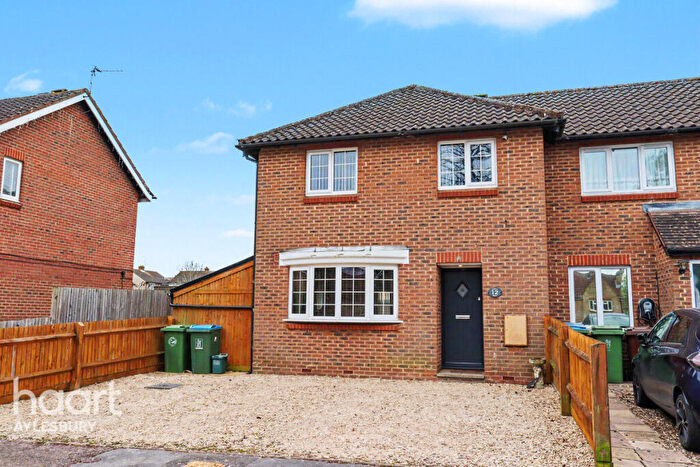 3 Bedroom End Of Terrace House For Sale In Kerry Close, Aylesbury, HP19