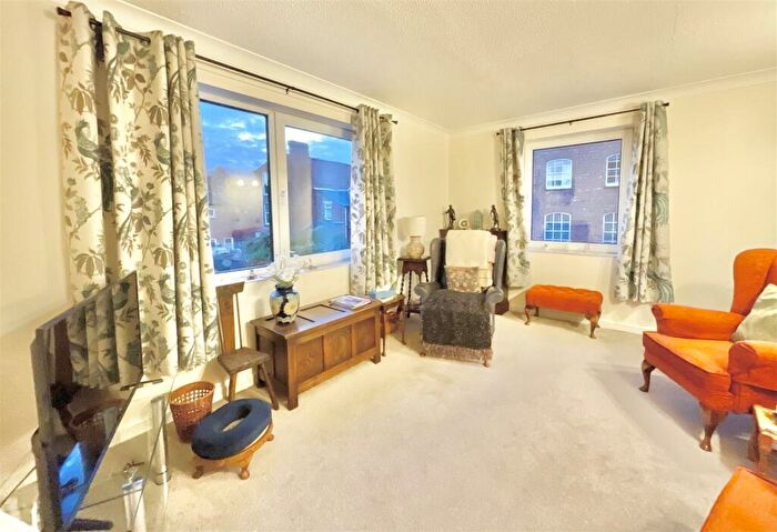 1 Bedroom Apartment For Sale In Central Cirencester, GL7