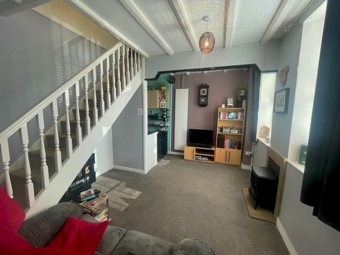 1 Bedroom Cottage To Rent In Smith Street, Cottingley, Bingley, BD16