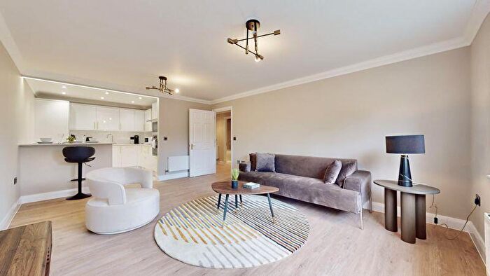 2 Bedroom Flat To Rent In Ducks Hill Road, Northwood, HA6