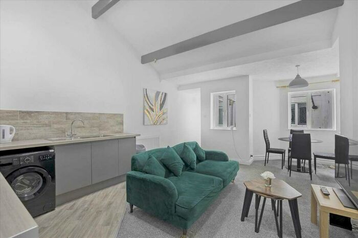 2 Bedroom Terraced House To Rent In Shaftesbury Place, Plymouth, PL4