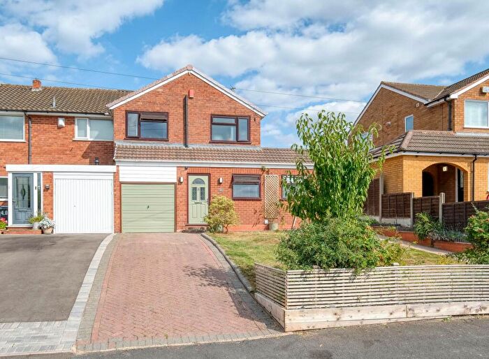 3 Bedroom Terraced House For Sale In Tomlan Road, Birmingham, B31