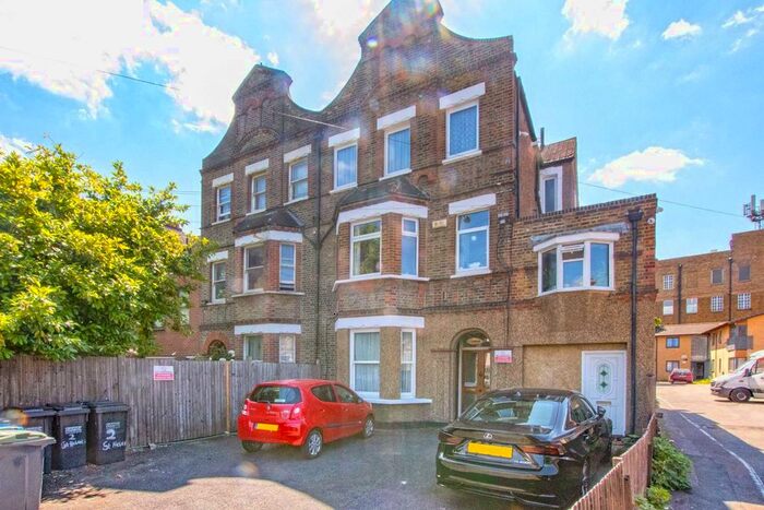 2 Bedroom Flat To Rent In St. Helen's Road, London, SW16