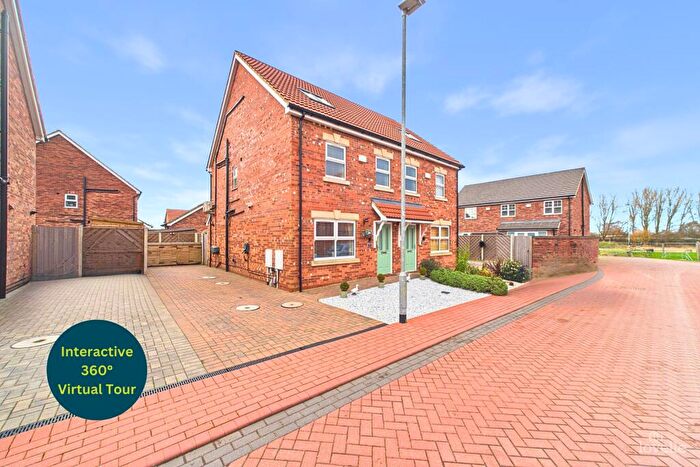 3 Bedroom Semi Detached House For Sale In Canberra View, Barton-upon-Humber, North Lincolnshire, DN18