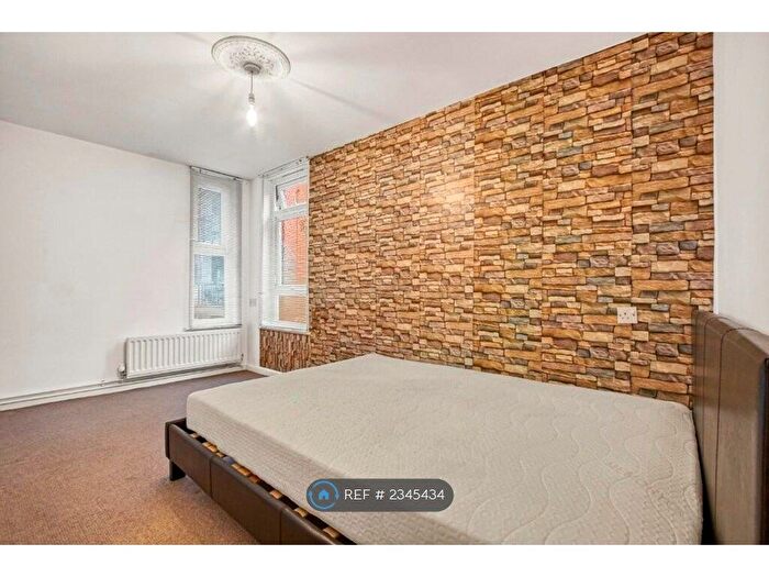 1 Bedroom Flat To Rent In Slade Walk, London, SE17