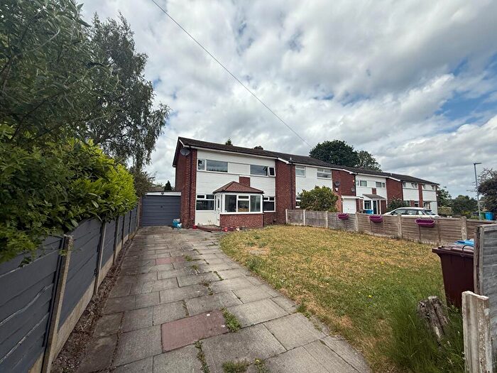 3 Bedroom Semi-Detached House To Rent In Dunelm Drive, Sale, M33