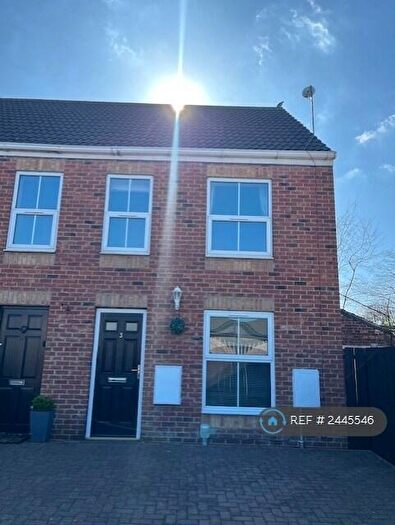 3 Bedroom Semi-Detached House To Rent In Arnold Mews, Hull, HU9