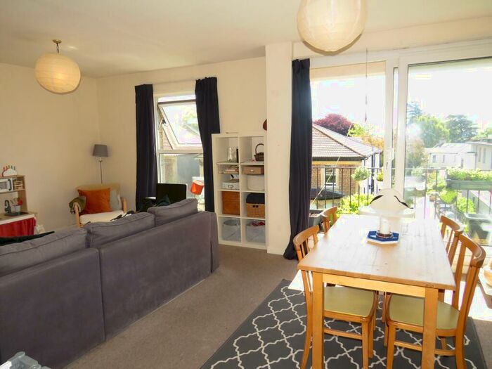 2 Bedroom Flat To Rent In Merchants Road, Clifton, Bristol, BS8