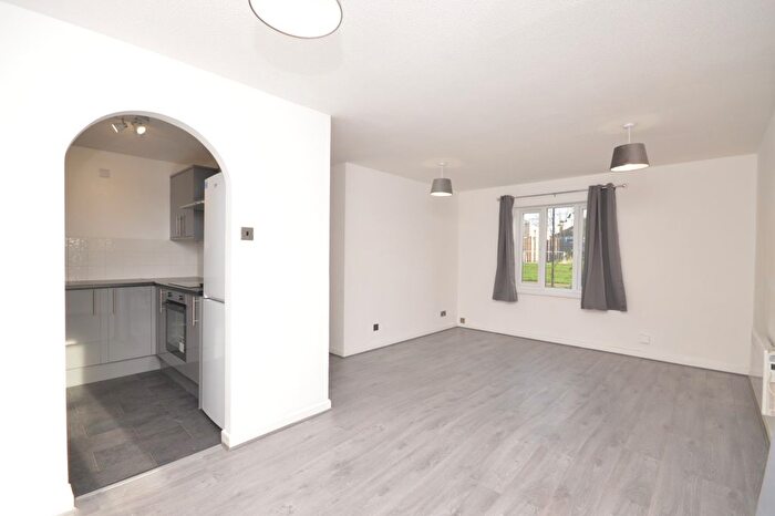 2 Bedroom Flat To Rent In Springfield Court, Ilford, IG1