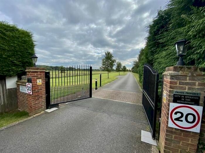 2 Bedroom Flat To Rent In Summer Close, Byfleet, West Byfleet, KT14