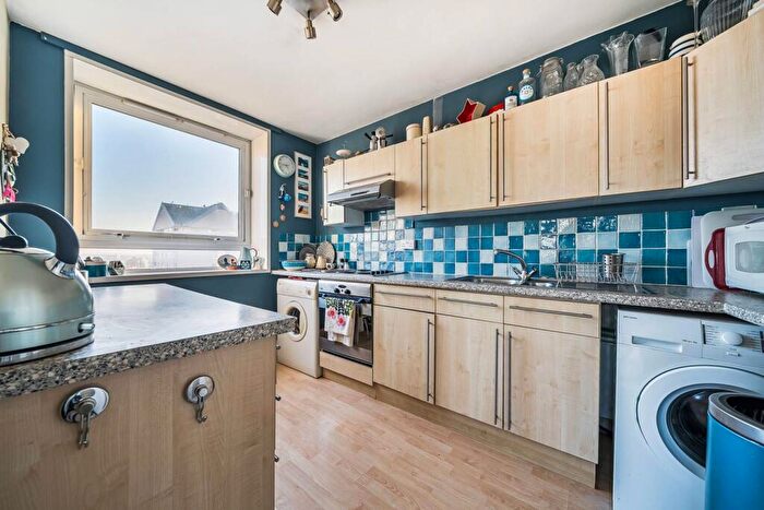 2 Bedroom Flat For Sale In Knighthead Point, Docklands, London, E14