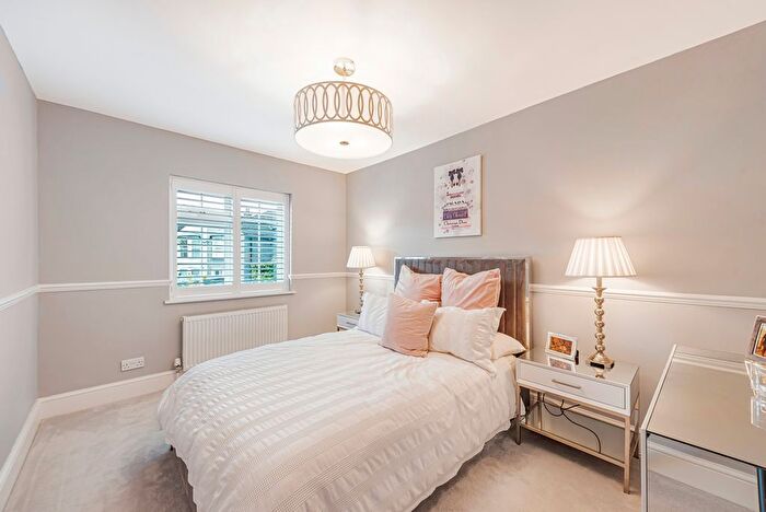 4 Bedroom Detached House For Sale In Clarence Crescent, Sidcup, DA14