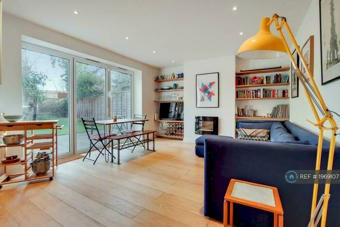 2 Bedroom Flat To Rent In Cephas Street, London, E1