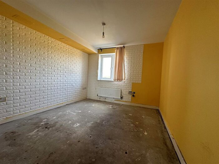 1 Bedroom Flat For Sale In Lorenzo House, Medici Close, IG3