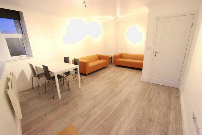 2 Bedroom Apartment To Rent In High Road, London, N12