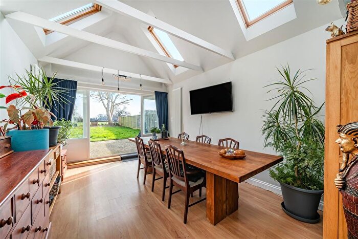 4 Bedroom Chalet For Sale In Castlemans Lane, Hayling Island, PO11