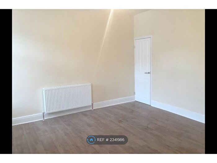 2 Bedroom Flat To Rent In Chesterfield Road, Sheffield, S8