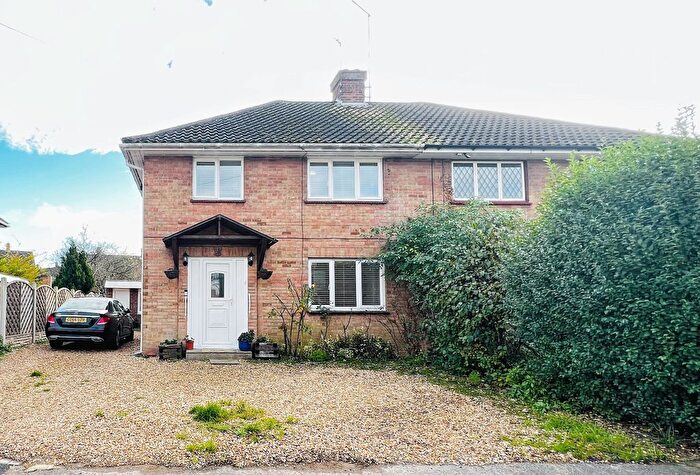 4 Bedroom Semi Detached House To Rent In Kendale Road, Luton, LU4