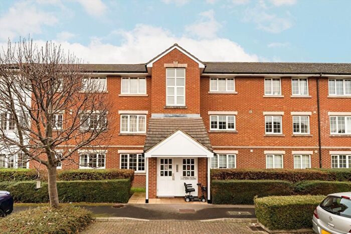 2 Bedroom Flat To Rent In Sigrist Square, Sigrist Square, KT2