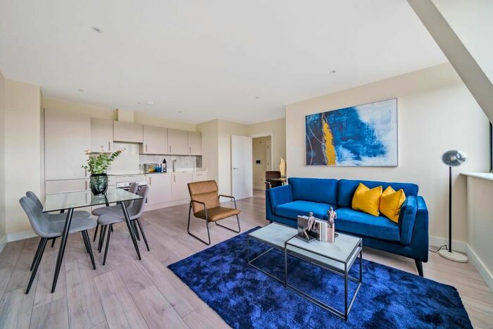 2 Bedroom Flat To Rent In Anne Boleyn House, Cheam, Sutton, SM3