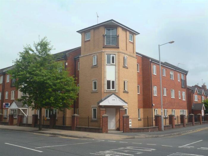 2 Bedroom Flat To Rent In B Stretford Road, Hulme, Manchester, M15