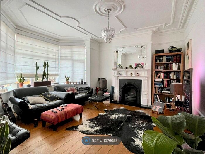 5 Bedroom Terraced House To Rent In St Albans Crescent, London, IG8