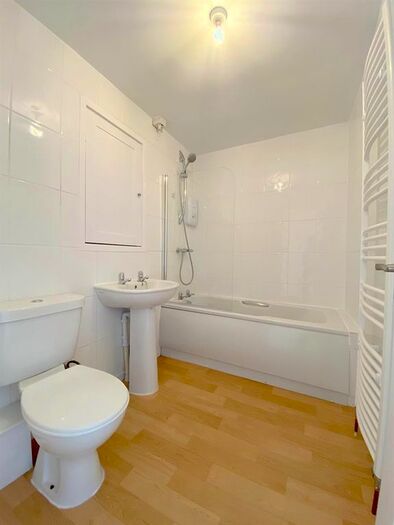2 Bedroom Semi-Detached House For Sale In Fieldway Close, Harrogate, HG1