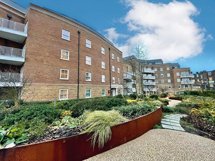 3 Bedroom Apartment To Rent In Beecham House, RH8