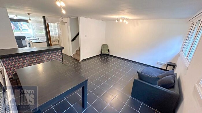 3 Bedroom Flat To Rent In Exeter Drive, Sheffield, S3