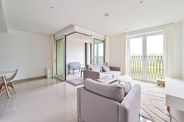 1 Bedroom Flat To Rent In Delphini Apartments, Elephant And Castle, London, SE1