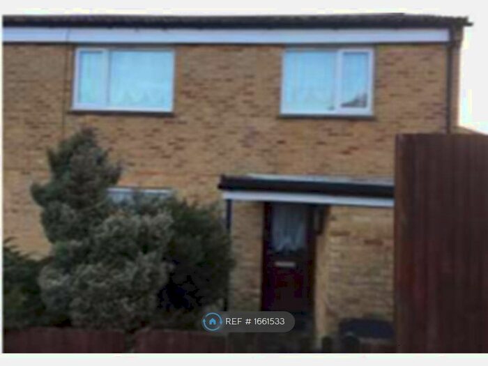 4 Bedroom Semi-Detached House To Rent In Linden Close, Eastbourne, BN22