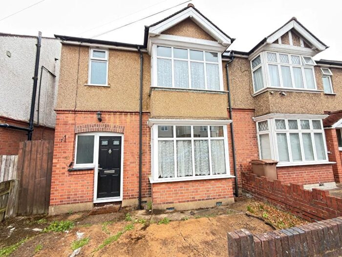 3 Bedroom Semi Detached House For Sale In Norfolk Road, St Annes, Luton, Bedfordshire, LU2