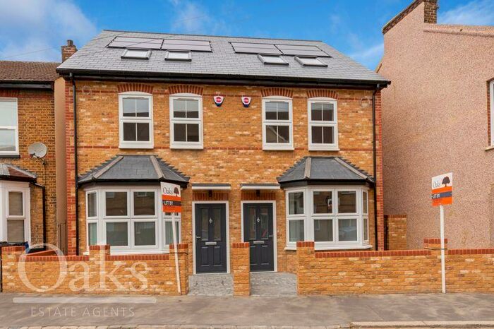 3 Bedroom Detached House To Rent In Hastings Road, Croydon, CR0