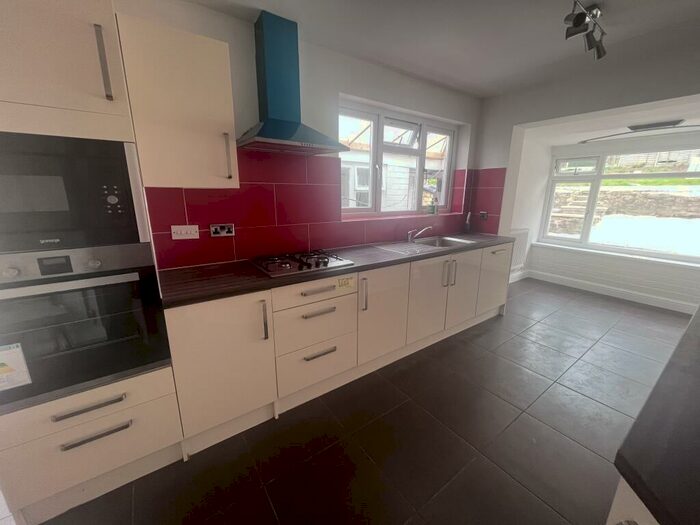 4 Bedroom House To Rent In Moorcroft Road, Birmingham, B13