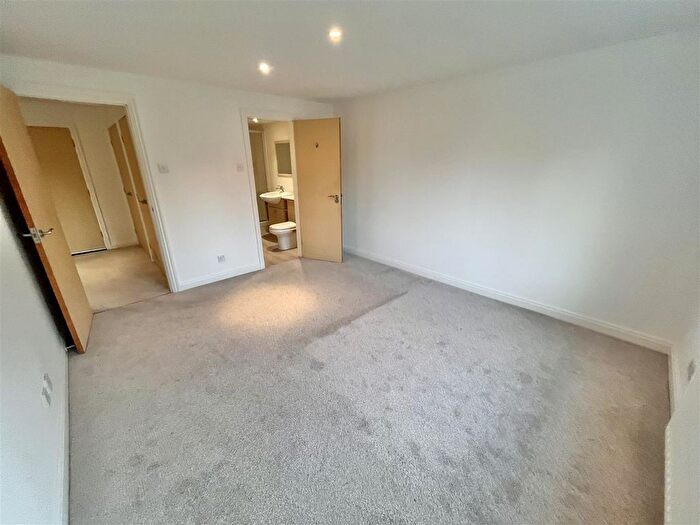 2 Bedroom Flat For Sale In Eton Drive, Cheadle, SK8
