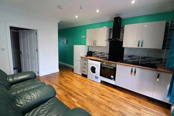 1 Bedroom Flat To Rent In Temple Avenue, RM8