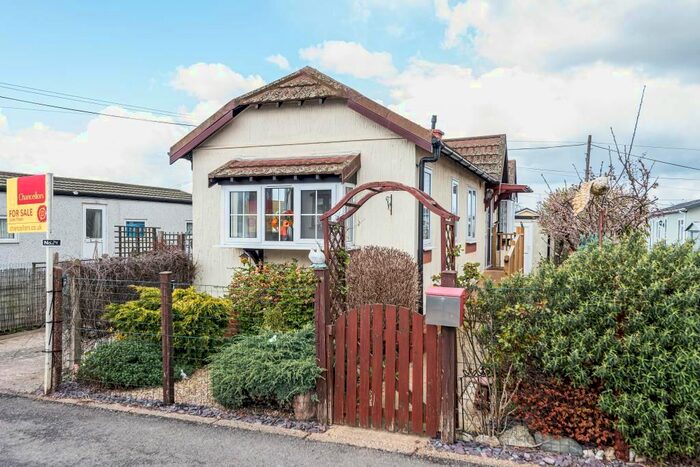 2 Bedroom Mobile/park Home For Sale In Whelpley Hill, Buckinghamshire, HP5